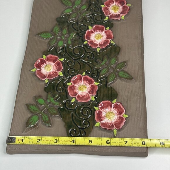 Jie Sweden 864 Ceramic Wall Art With Floral Design & Raised Detailing 12"x8" - Picture 7 of 8